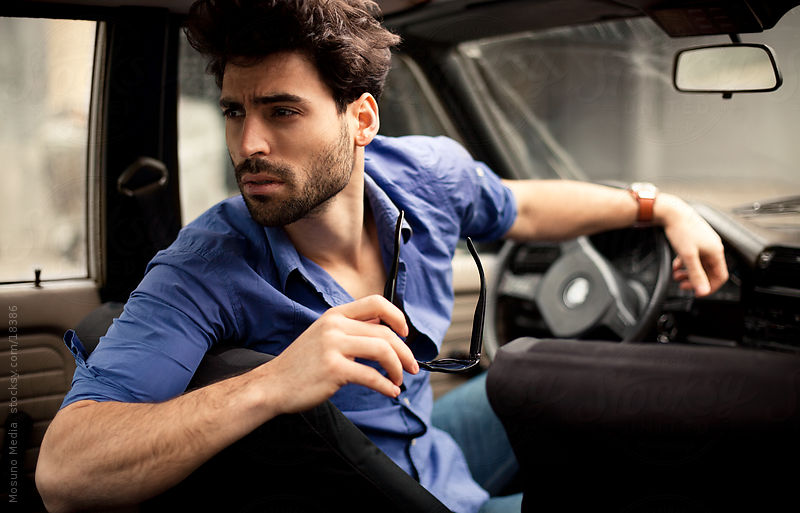 35 Uomini Decisamente Hot al Volante. Chi Farebbe un Giro con Loro?
