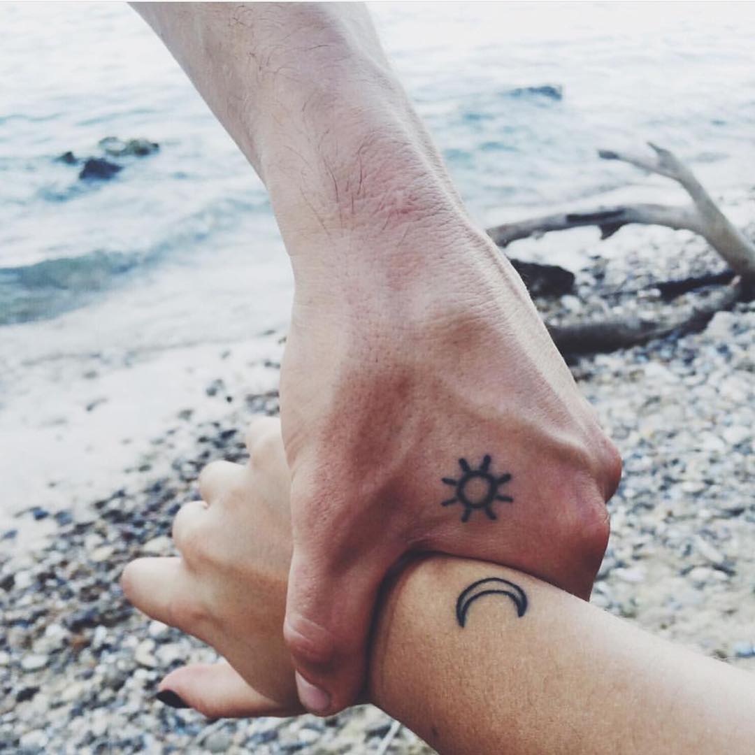 Cerchi un'Idea per un Tatuaggio sul Polso? Lasciati Ispirare da Queste 35 Foto!