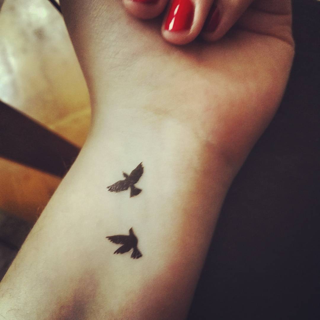 Cerchi un'Idea per un Tatuaggio sul Polso? Lasciati Ispirare da Queste 35 Foto!