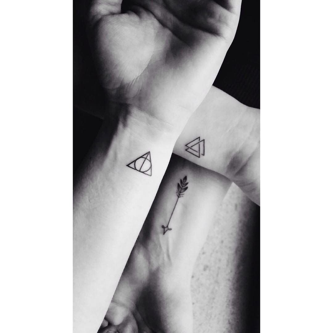 Cerchi un'Idea per un Tatuaggio sul Polso? Lasciati Ispirare da Queste 35 Foto!