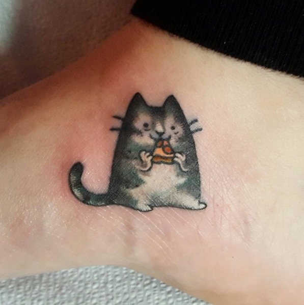 30 Idee per un Tatuaggio ai Piedi Sensuale di cui Non Pentirsi Mai!