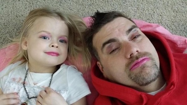 15 Bimbe che Hanno Deciso di Rendere Ancora "Più Belli" i Loro Papà