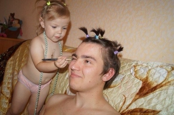 15 Bimbe che Hanno Deciso di Rendere Ancora "Più Belli" i Loro Papà
