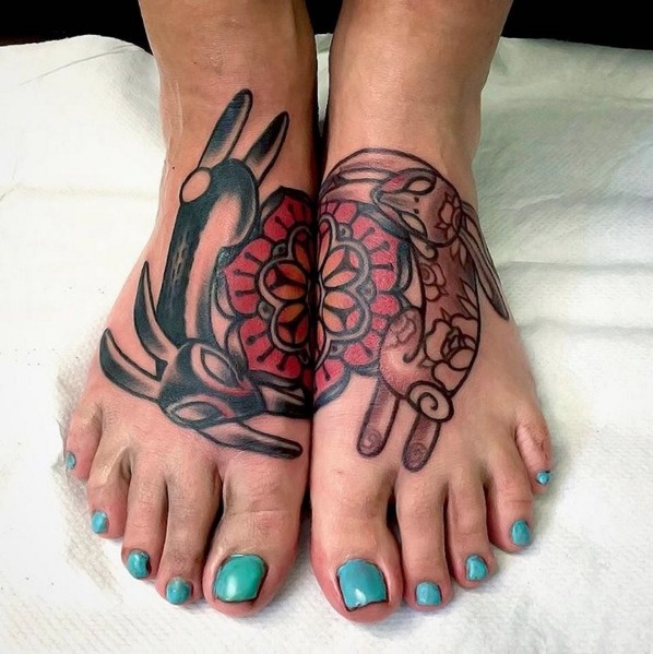 30 Idee per un Tatuaggio ai Piedi Sensuale di cui Non Pentirsi Mai!