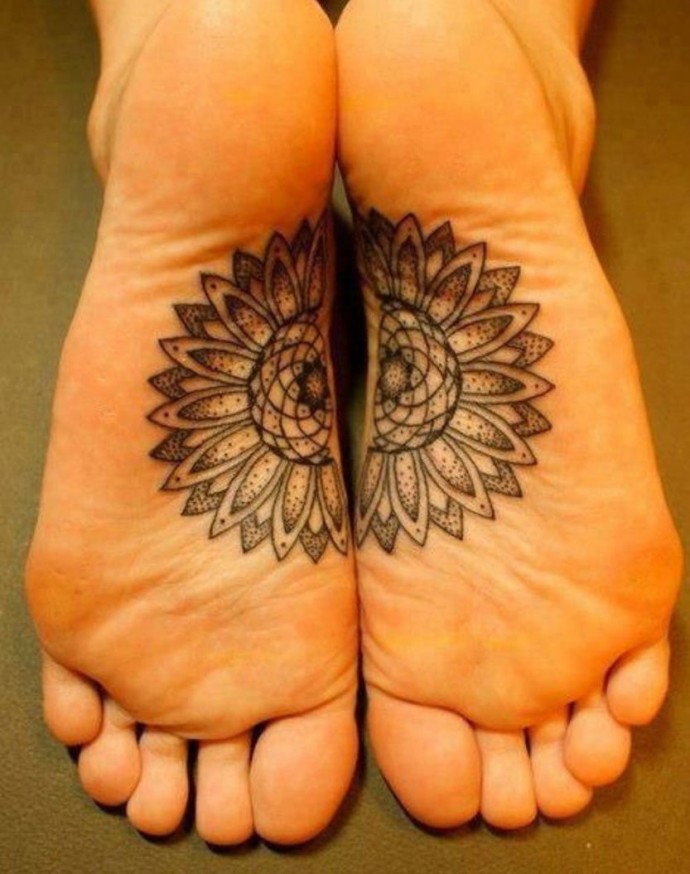 30 Idee per un Tatuaggio ai Piedi Sensuale di cui Non Pentirsi Mai!