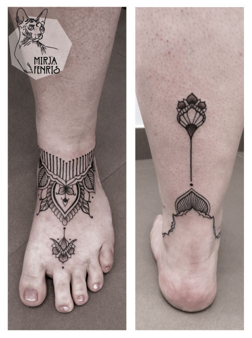 30 Idee per un Tatuaggio ai Piedi Sensuale di cui Non Pentirsi Mai!