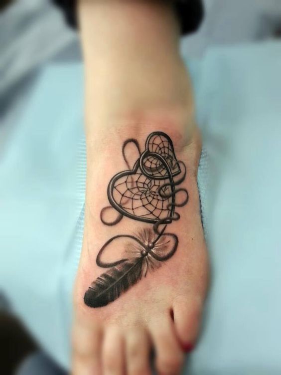 30 Idee per un Tatuaggio ai Piedi Sensuale di cui Non Pentirsi Mai!