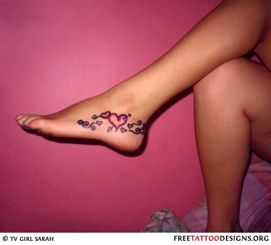 30 Idee per un Tatuaggio ai Piedi Sensuale di cui Non Pentirsi Mai!