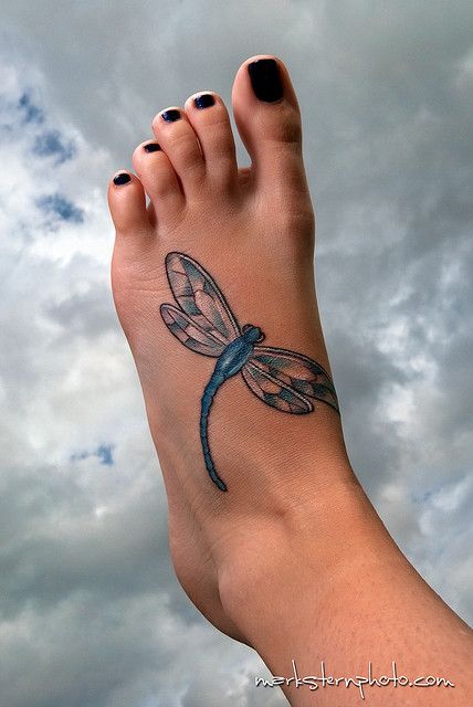 30 Idee per un Tatuaggio ai Piedi Sensuale di cui Non Pentirsi Mai!