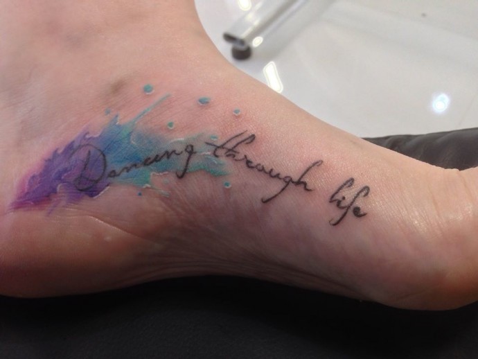 30 Idee per un Tatuaggio ai Piedi Sensuale di cui Non Pentirsi Mai!