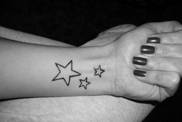 Cerchi un'Idea per un Tatuaggio sul Polso? Lasciati Ispirare da Queste 35 Foto!