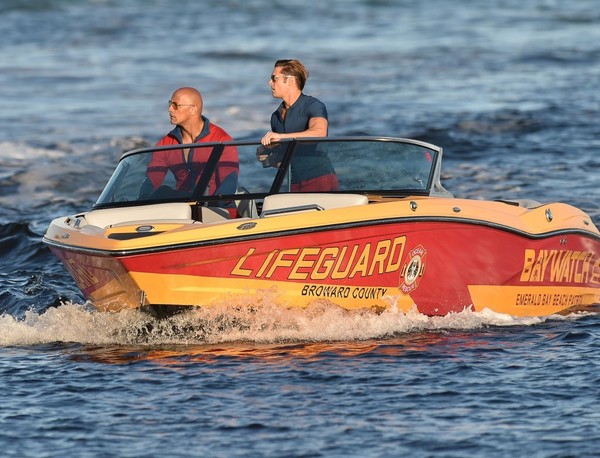 Baywatch: Ecco le Prime Foto sul Set del Film con Dwayne Johnson e Zac Efron