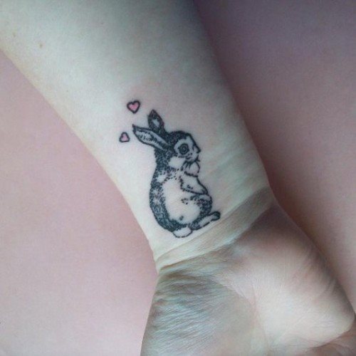 Cerchi un'Idea per un Tatuaggio sul Polso? Lasciati Ispirare da Queste 35 Foto!