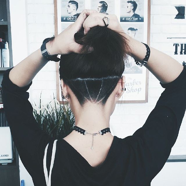 Voglia di un Nuovo Look Senza Osare Troppo? 10 Undercut Hair Tattoos da Provare!
