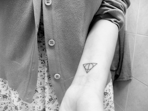 Cerchi un'Idea per un Tatuaggio sul Polso? Lasciati Ispirare da Queste 35 Foto!
