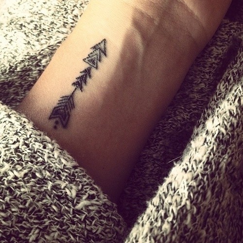 Cerchi un'Idea per un Tatuaggio sul Polso? Lasciati Ispirare da Queste 35 Foto!