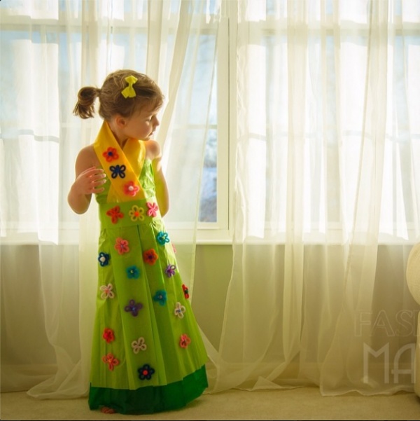 La Piccola Bimba Fashion che Ricrea gli Abiti delle Star con la Mamma, Ecco le Foto!