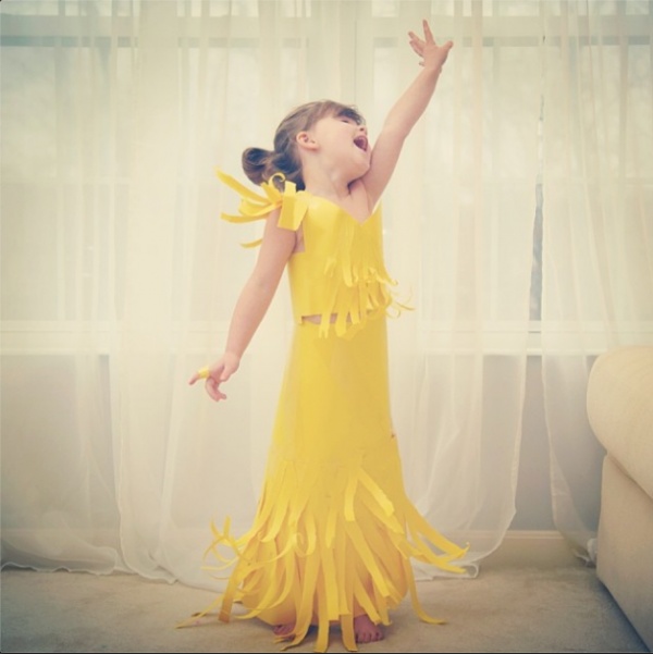 La Piccola Bimba Fashion che Ricrea gli Abiti delle Star con la Mamma, Ecco le Foto!