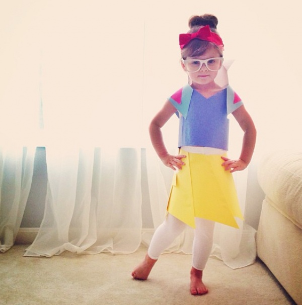 La Piccola Bimba Fashion che Ricrea gli Abiti delle Star con la Mamma, Ecco le Foto!