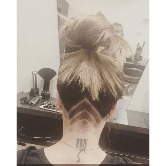 Voglia di un Nuovo Look Senza Osare Troppo? 10 Undercut Hair Tattoos da Provare!