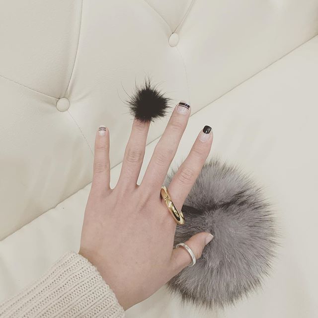 Pon-Pon Nails: Ecco l'Ultima (Folle) Tendenza per la Nail Art!