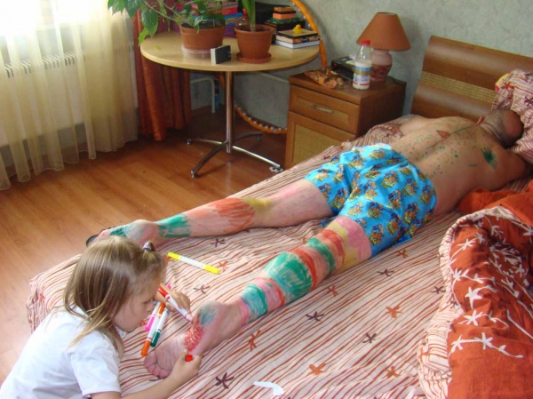 22 Foto di Papà Eccezionali che Hanno Capito Bene Come Crescere le Loro Figlie
