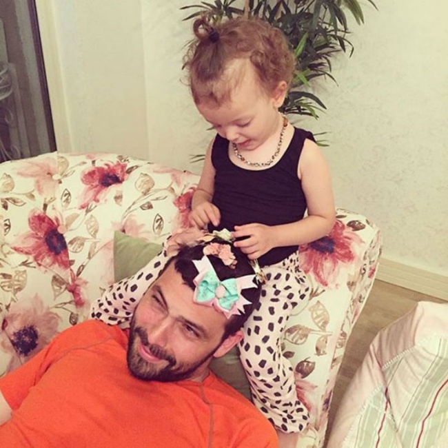 22 Foto di Papà Eccezionali che Hanno Capito Bene Come Crescere le Loro Figlie