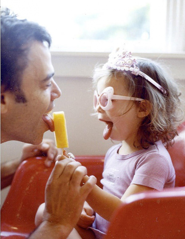 22 Foto di Papà Eccezionali che Hanno Capito Bene Come Crescere le Loro Figlie
