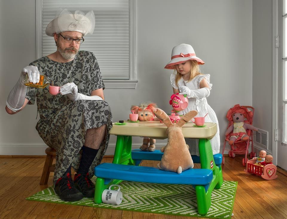 22 Foto di Papà Eccezionali che Hanno Capito Bene Come Crescere le Loro Figlie