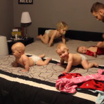 Ora Tocca al Papà: Ecco Come Vestirà Contemporaneamente i 4 Figli!