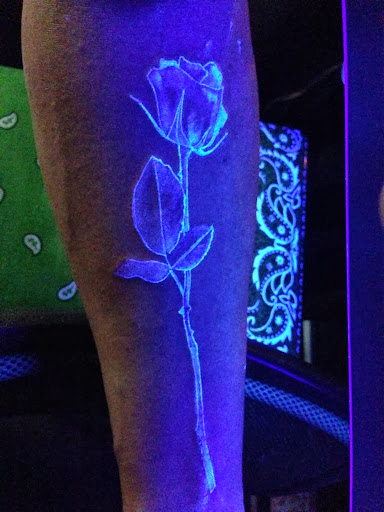 Il Tatuaggio C'è o Non C'è? Ecco 30 Sorpredenti Tattoo che si Illuminano al Buio!