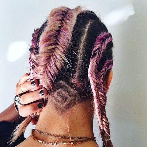 Voglia di un Nuovo Look Senza Osare Troppo? 10 Undercut Hair Tattoos da Provare!