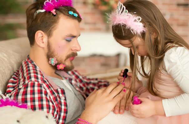 15 Bimbe che Hanno Deciso di Rendere Ancora "Più Belli" i Loro Papà