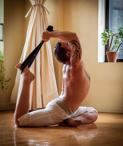 Pensate che lo Yoga Sia Per Sole Donne? Questi 25 Uomini vi Faranno Ricredere!
