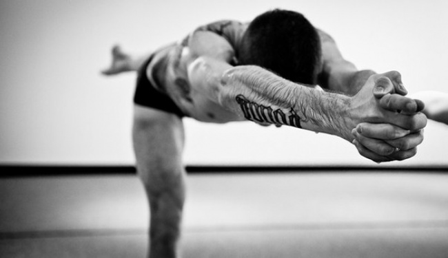 Pensate che lo Yoga Sia Per Sole Donne? Questi 25 Uomini vi Faranno Ricredere!