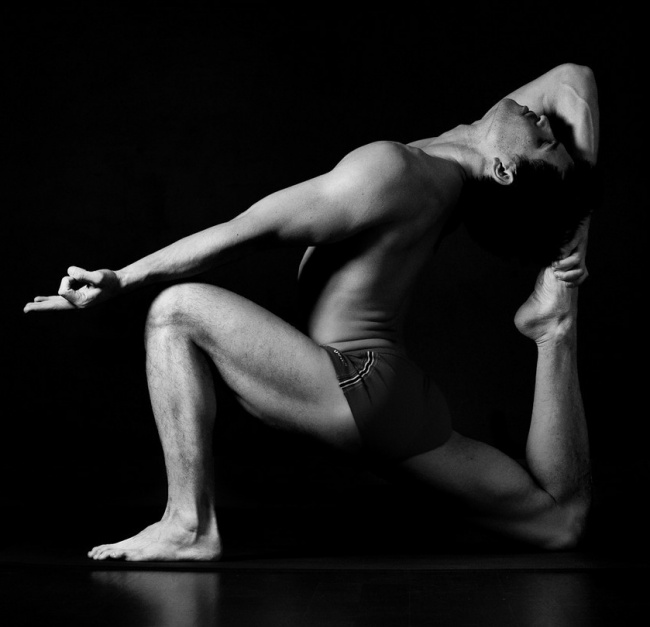 Pensate che lo Yoga Sia Per Sole Donne? Questi 25 Uomini vi Faranno Ricredere!