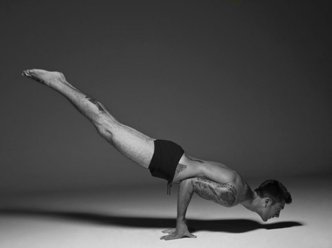 Pensate che lo Yoga Sia Per Sole Donne? Questi 25 Uomini vi Faranno Ricredere!