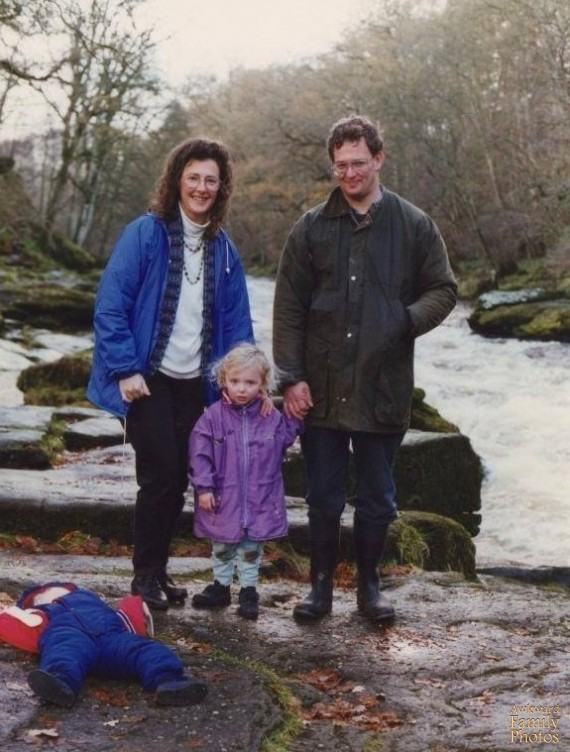 30 Buffi Bambini che Hanno Deciso di "Rovinare" le Foto di Famiglia