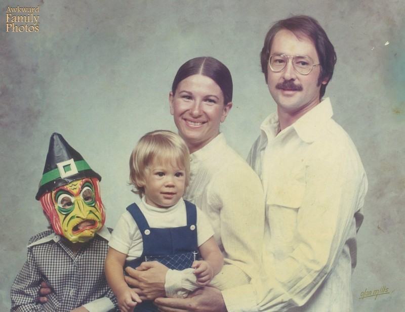 30 Buffi Bambini che Hanno Deciso di "Rovinare" le Foto di Famiglia