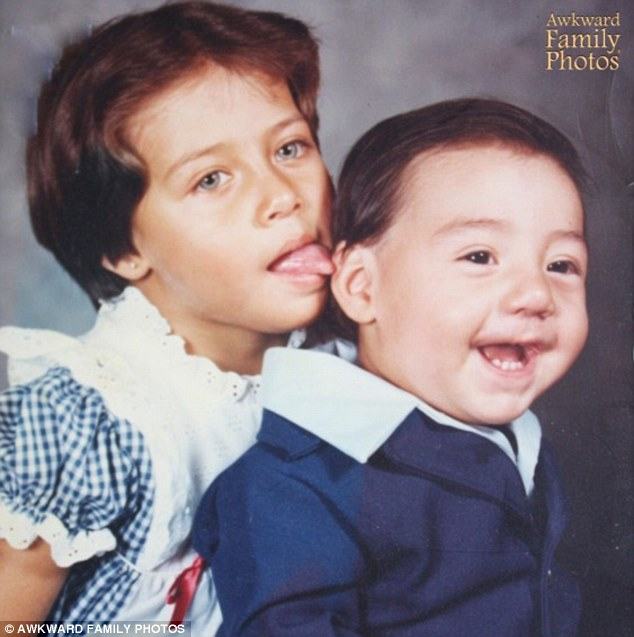 30 Buffi Bambini che Hanno Deciso di "Rovinare" le Foto di Famiglia