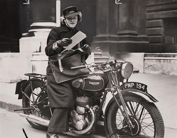 22 Incredibili Foto di Donne Coraggiose Durante la Seconda Guerra Mondiale