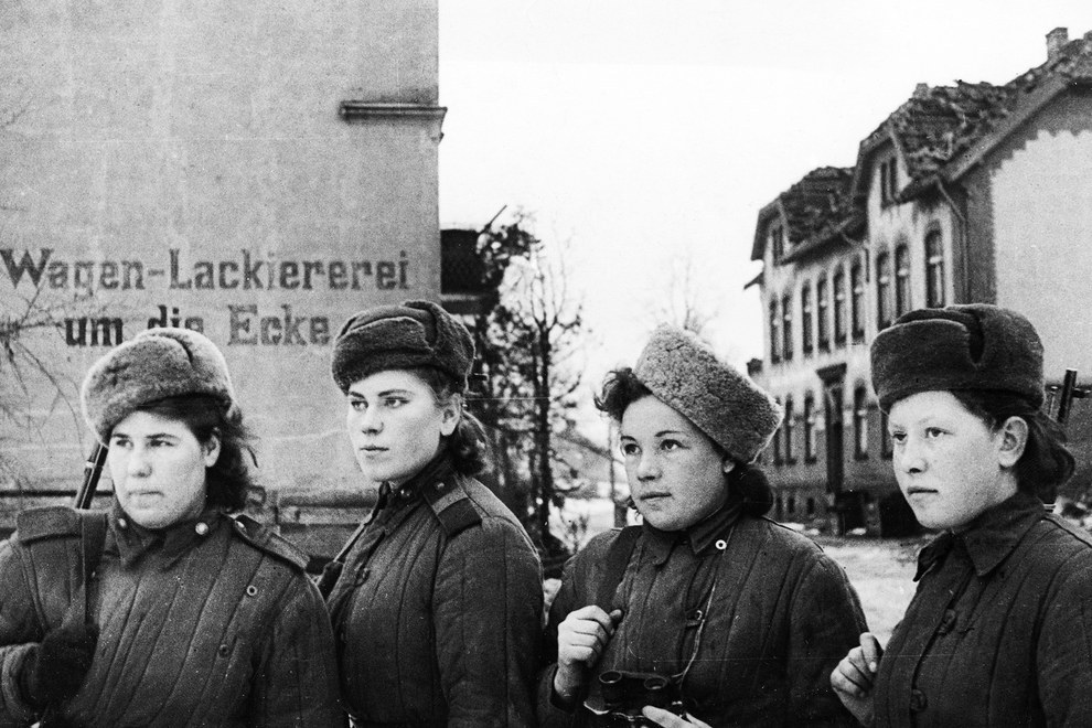 22 Incredibili Foto di Donne Coraggiose Durante la Seconda Guerra Mondiale