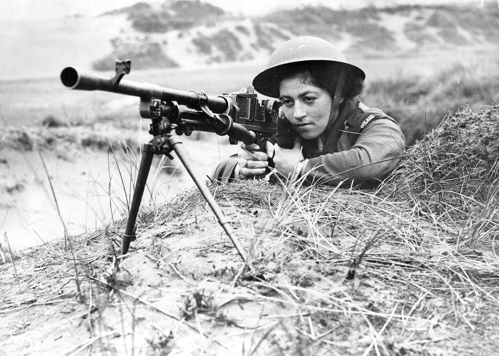 22 Incredibili Foto di Donne Coraggiose Durante la Seconda Guerra Mondiale