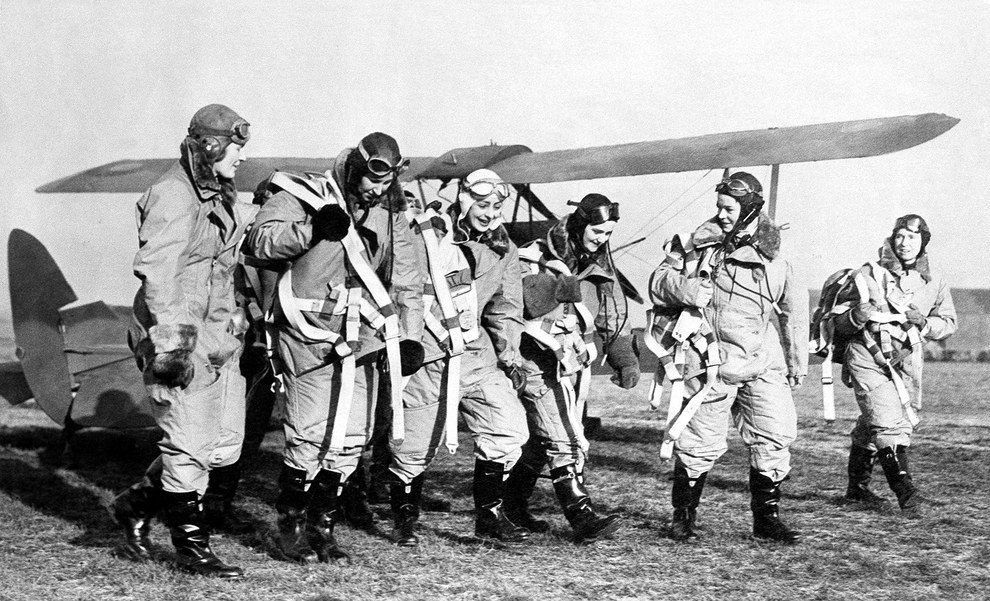 22 Incredibili Foto di Donne Coraggiose Durante la Seconda Guerra Mondiale