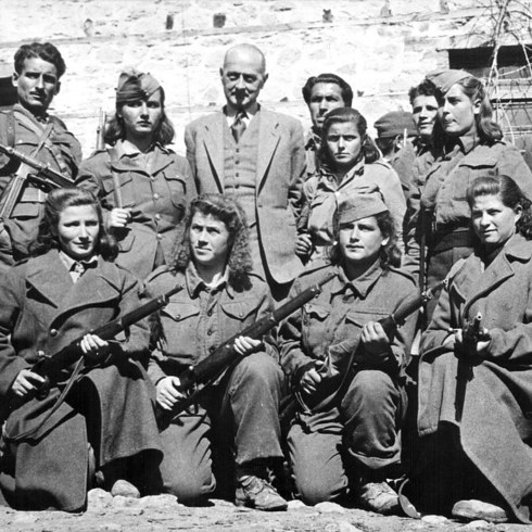 22 Incredibili Foto di Donne Coraggiose Durante la Seconda Guerra Mondiale