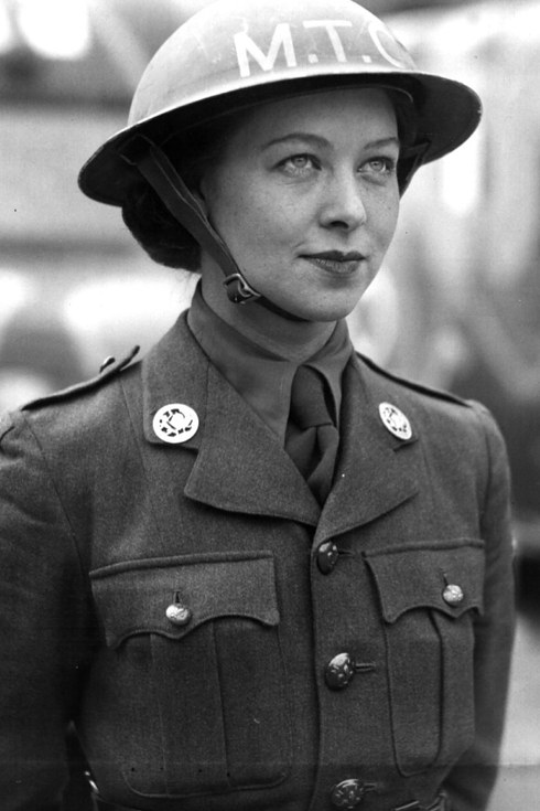 22 Incredibili Foto di Donne Coraggiose Durante la Seconda Guerra Mondiale