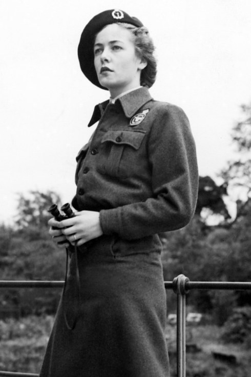 22 Incredibili Foto di Donne Coraggiose Durante la Seconda Guerra Mondiale