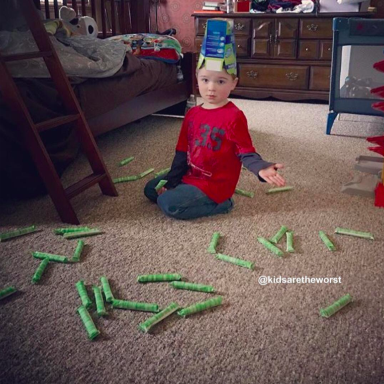 "Kids Are The Worst": 35 Foto di Bambini che Danno il Peggio di Loro