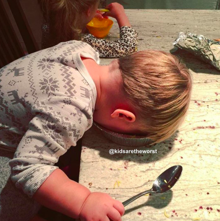 "Kids Are The Worst": 35 Foto di Bambini che Danno il Peggio di Loro