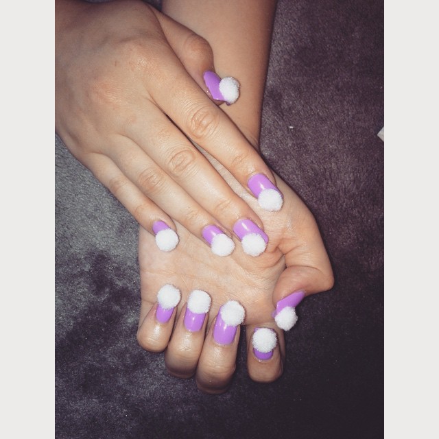 Pon-Pon Nails: Ecco l'Ultima (Folle) Tendenza per la Nail Art!